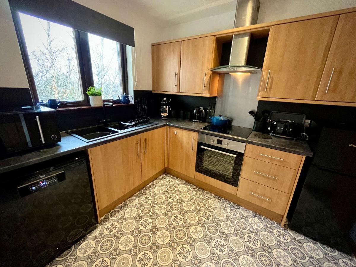 Comfortable, Modern Apartment With Parking. Inverness. Ngoại thất bức ảnh
