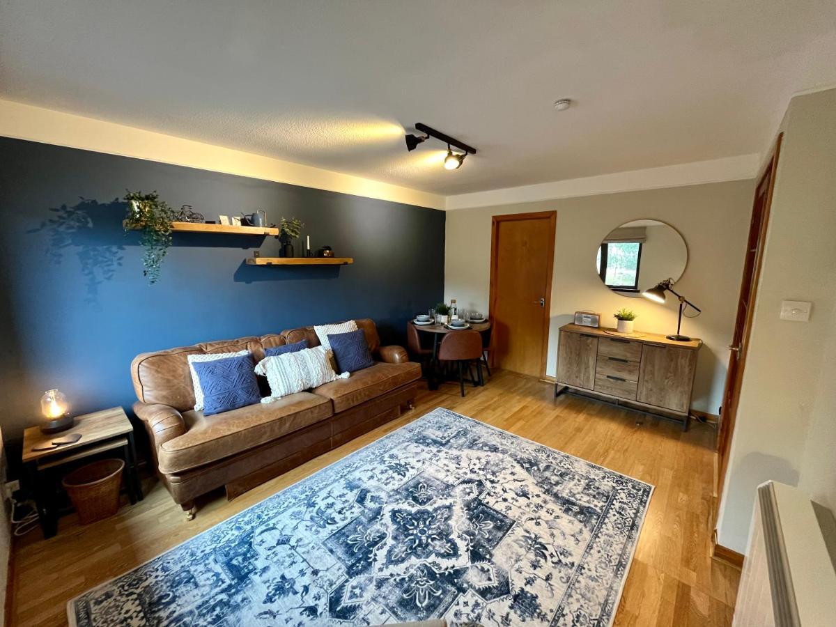 Comfortable, Modern Apartment With Parking. Inverness. Ngoại thất bức ảnh