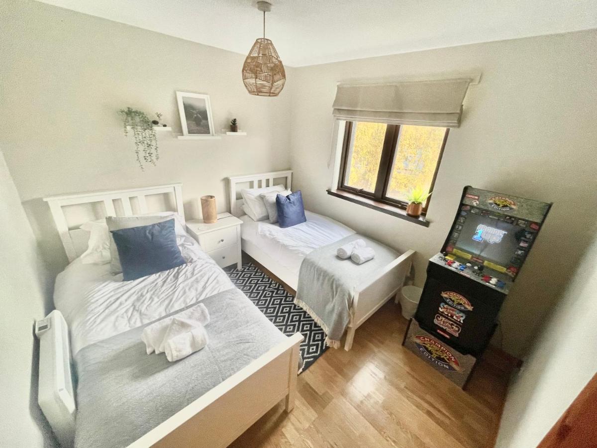 Comfortable, Modern Apartment With Parking. Inverness. Ngoại thất bức ảnh