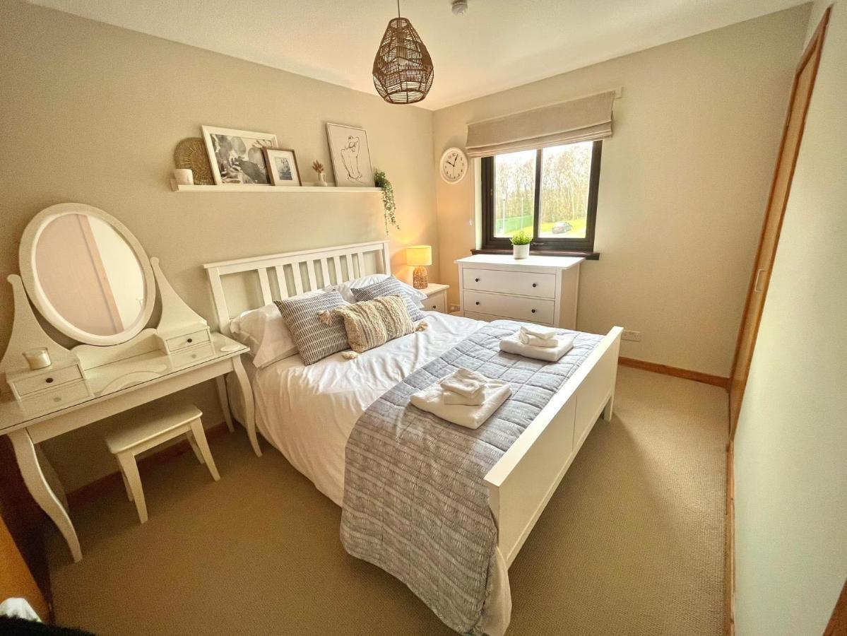 Comfortable, Modern Apartment With Parking. Inverness. Ngoại thất bức ảnh